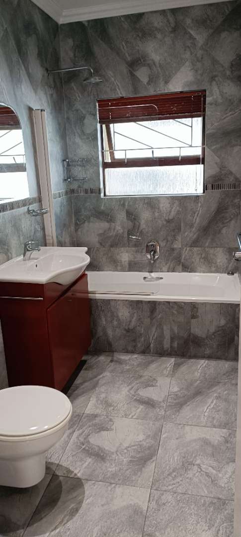 5 Bedroom Property for Sale in Table View Western Cape